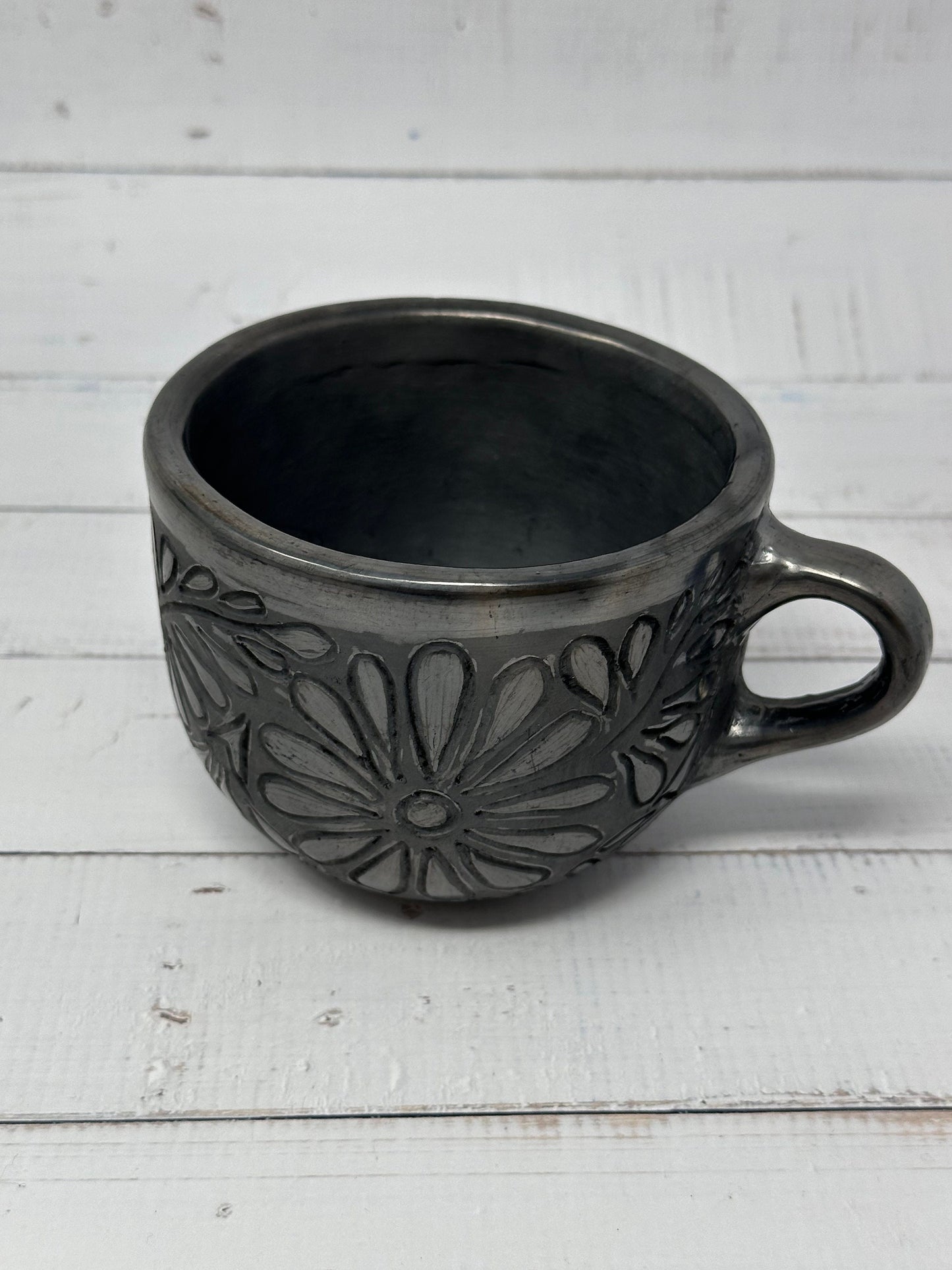 Taza grande con diseño (barro negro/black clay)