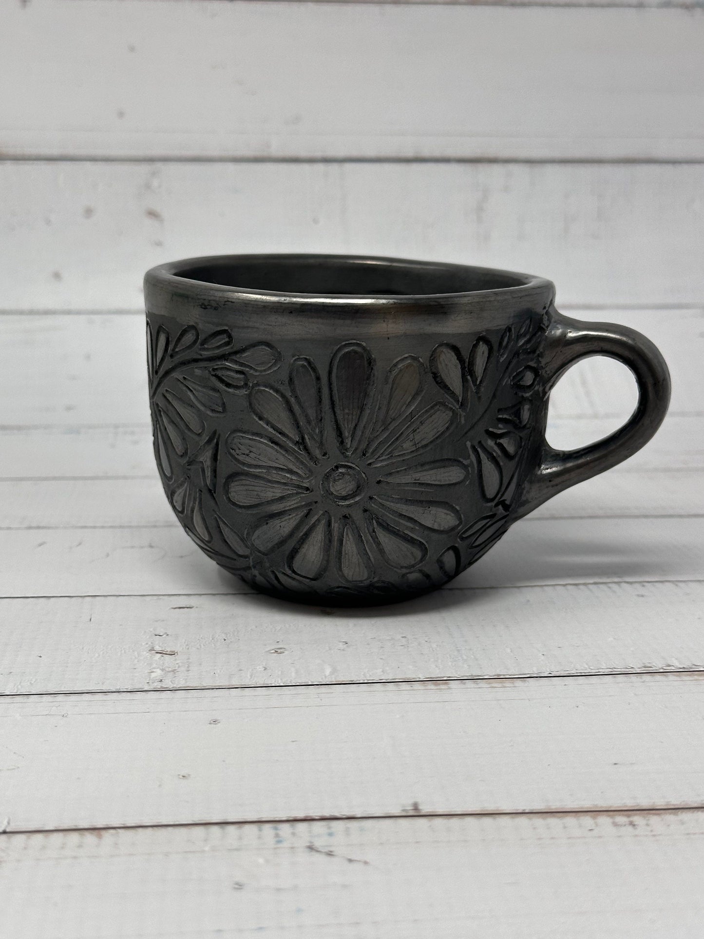 Taza grande con diseño (barro negro/black clay)