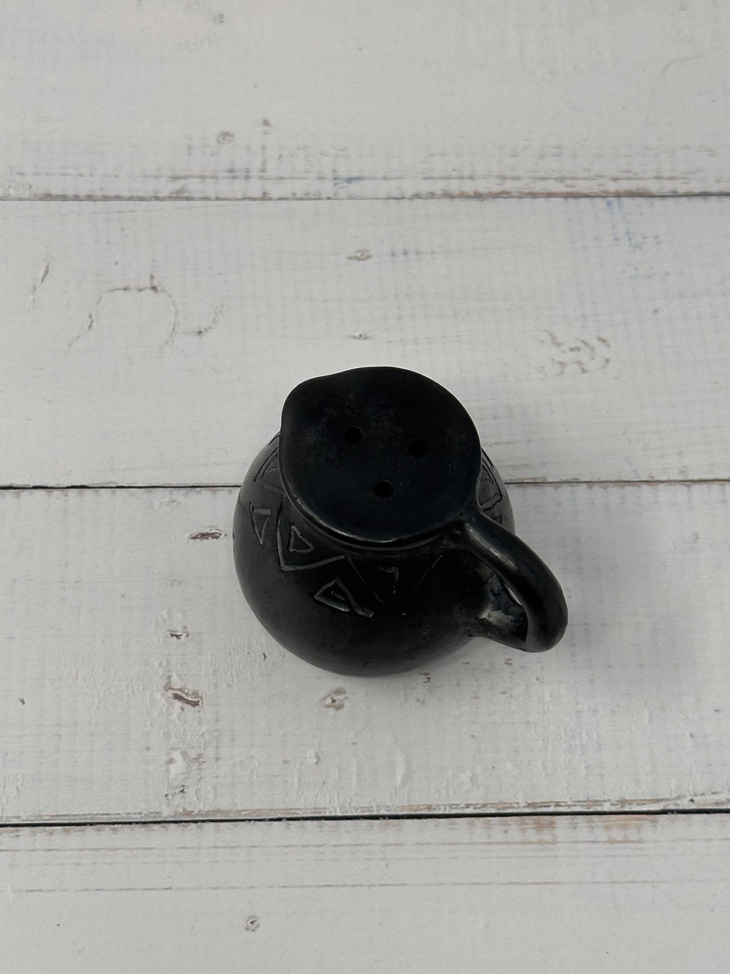 Salt shaker/Saleros (Barro Negro/black clay)