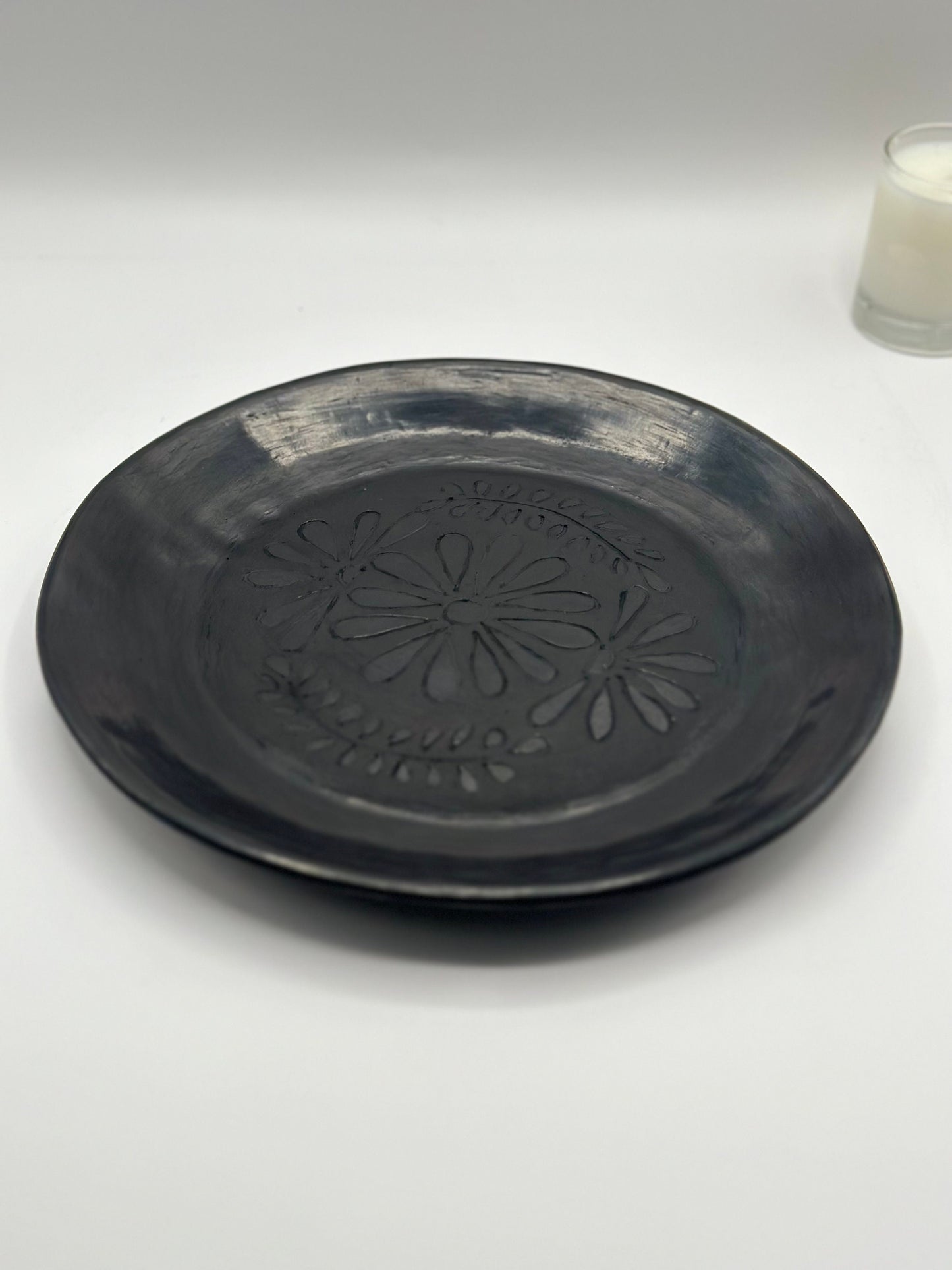 Dinner plate/plato extendido con diseño (Barro Negro/black clay)